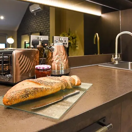 מלון דירות The Lawrance Luxury - 4*