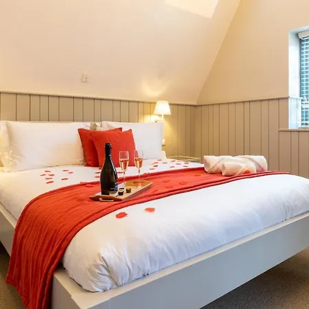 The Lawrance Luxury - York