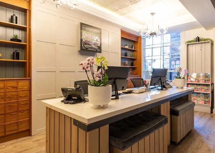 劳伦斯奢华公寓 - 公寓式酒店 4*