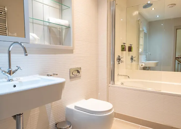 劳伦斯奢华公寓 - 4*